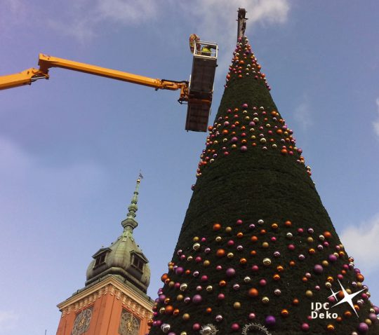 installation-grand-sapin-de-noel-mairie